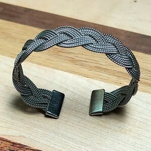 Open Cuff Bracelet Flat Knot Mesh Silver Tone y